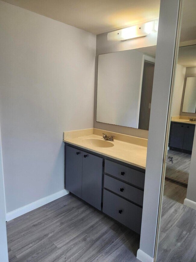 Foto del edificio - 3515 Village Blvd