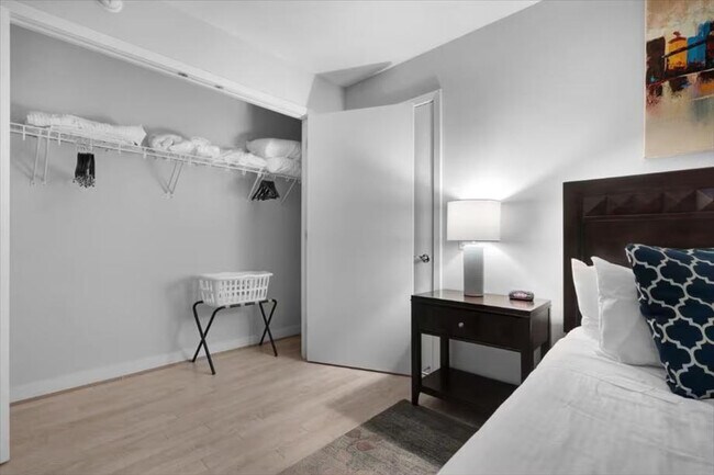Foto del edificio - 505 N State St
