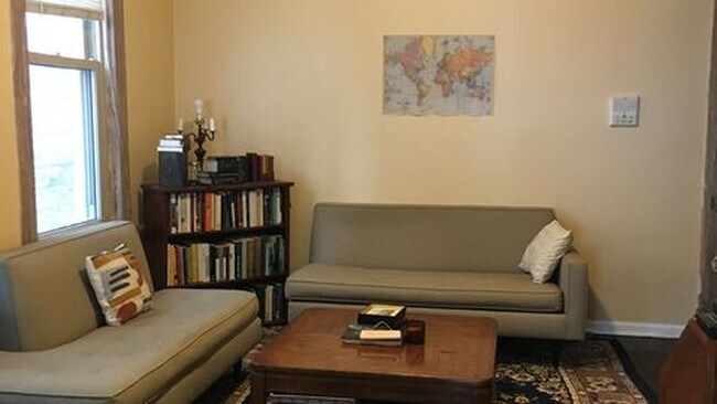 Foto del edificio - 821 N Hermitage Ave