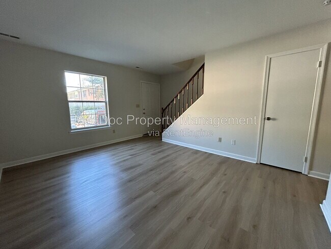 Foto del edificio - 16134 Clarence Ct
