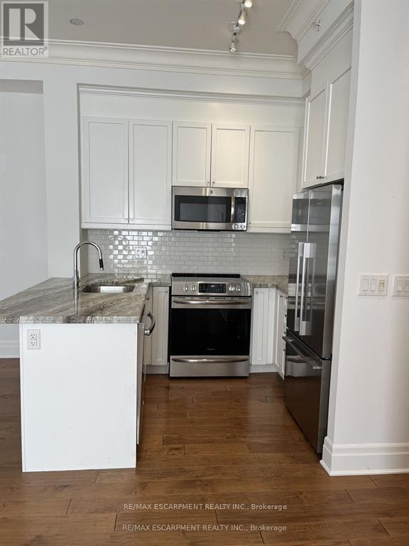 Photo du bâtiment - 2300-2300 Upper Middle Rd W