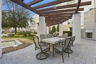 Building Photo - 819 Algona Ave