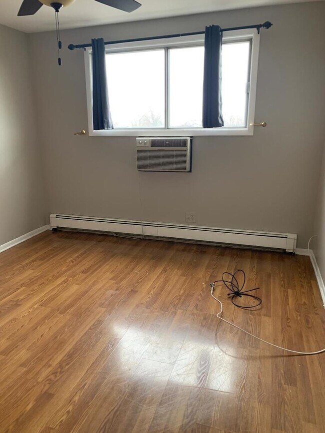 Foto del edificio - 9445 Kenton Ave