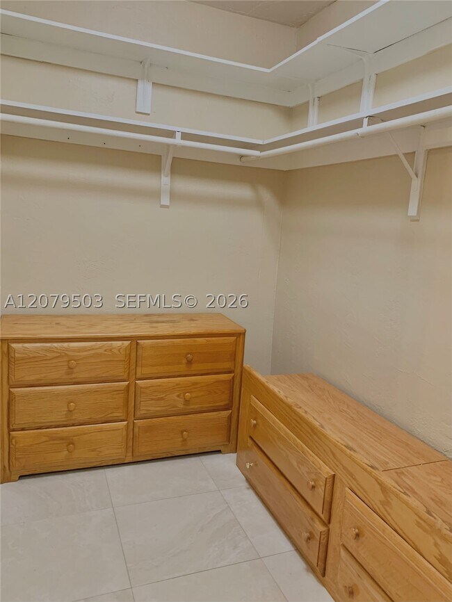 Foto del edificio - 10901 N Kendall Dr