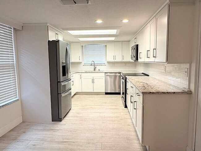 Building Photo - Beautiful 2 Bedroom Ormond Beach Home!