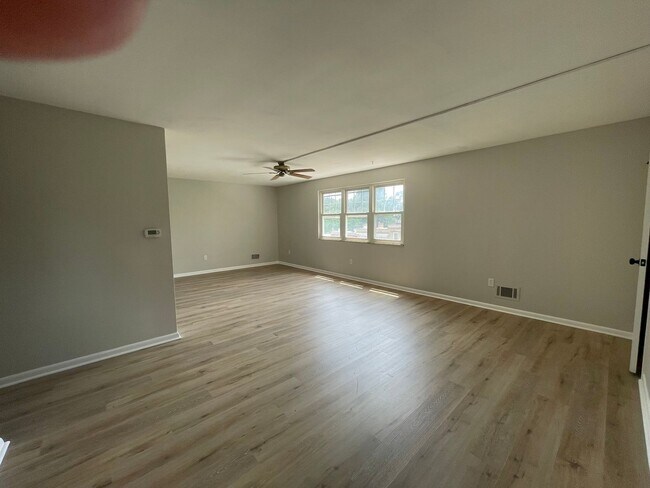 Foto del edificio - 112 Woodlawn Ave