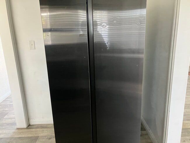 Foto del edificio - 15568 Binney St