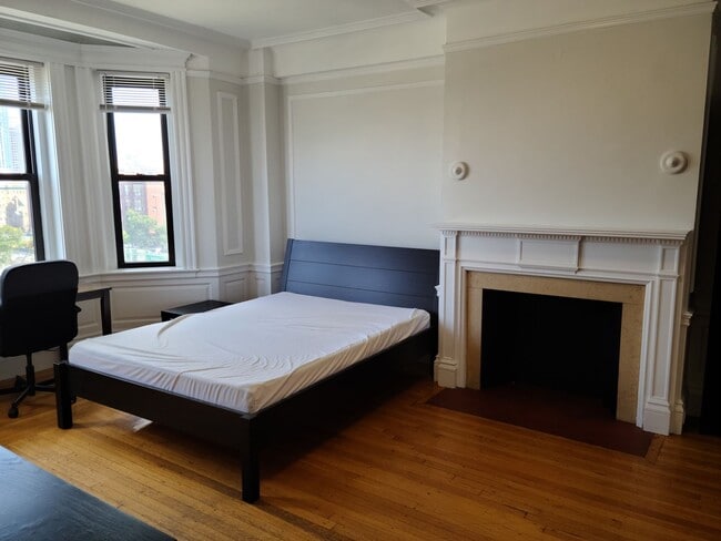 Building Photo - Kenmore Square - Renovated - Roof Deck