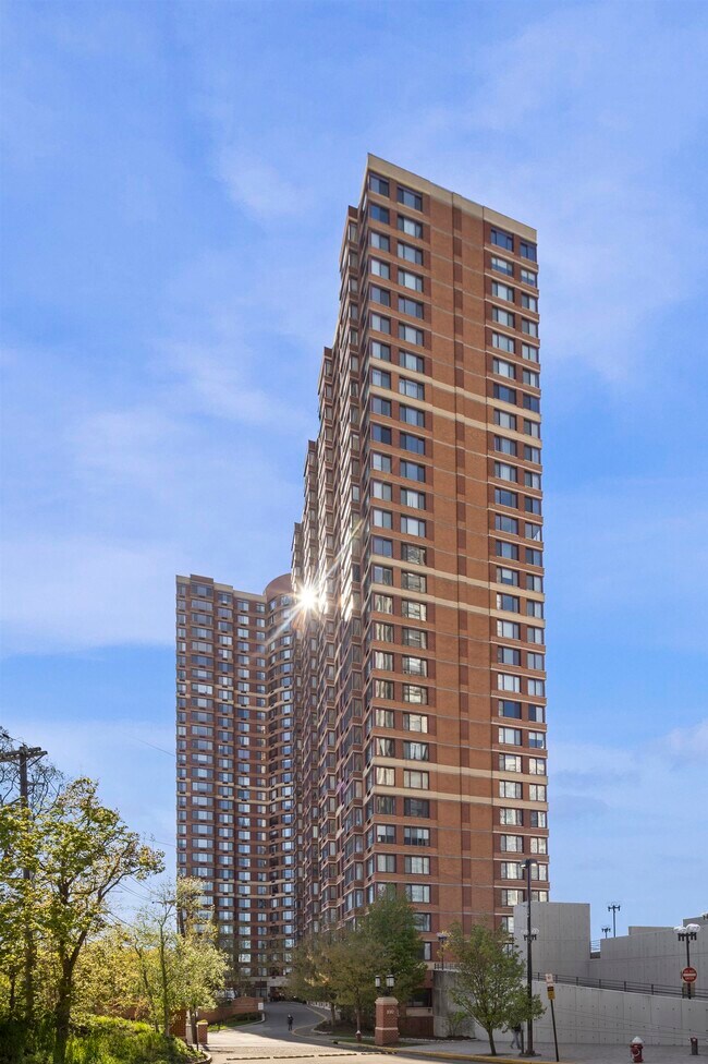 Foto del edificio - 100 Old Palisade Rd