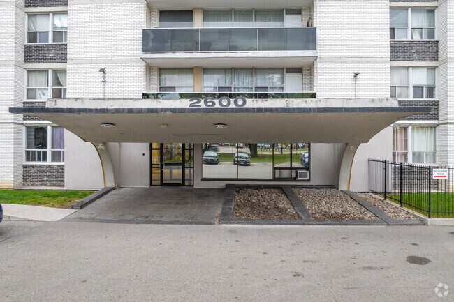 Entrée - 2600 Jane St