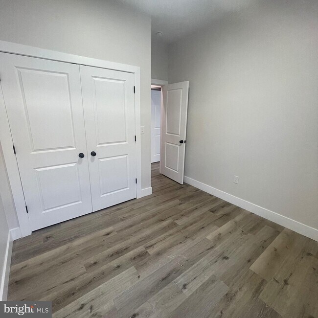 Building Photo - 5621 W Girard Ave