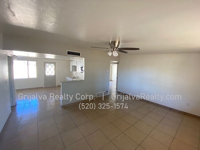 Foto del edificio - 3BR 2BA Beautifully Renovated House in NW ...