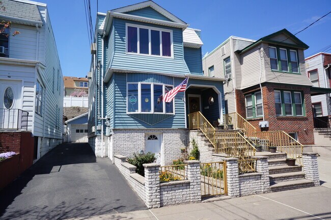 Building Photo - 109 Davis Ave
