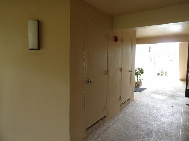 Building Photo - 618 Sea Pine Way