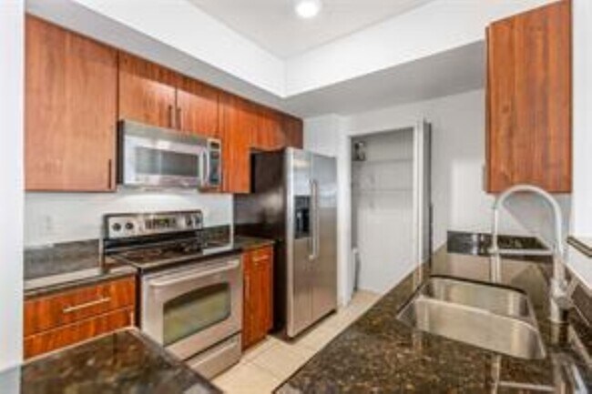 Foto del edificio - 2421 NE 65th St