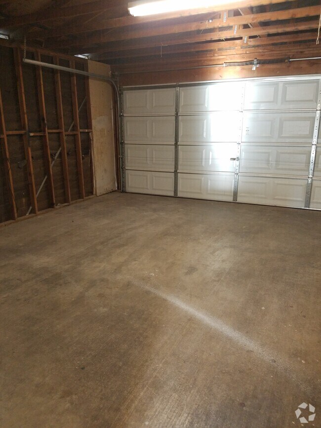 Building Photo - Bentley Street Quadplex