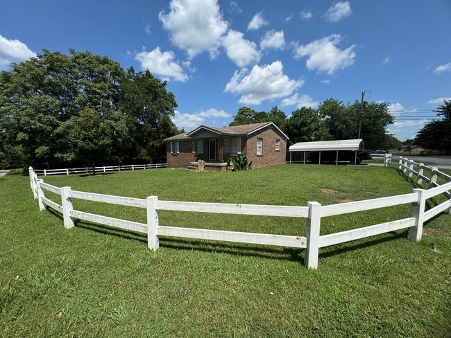 Foto del edificio - Cute country house off Carthage Hwy!