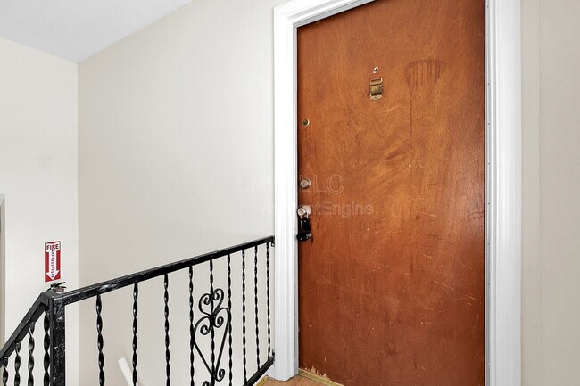 Foto del edificio - 1716 Bonnyville Blvd