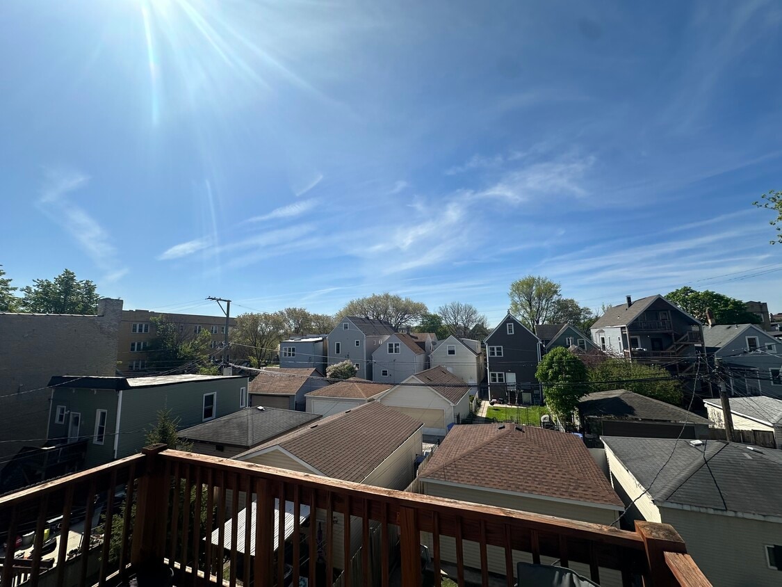 Foto principal - 3511 W Dickens Ave