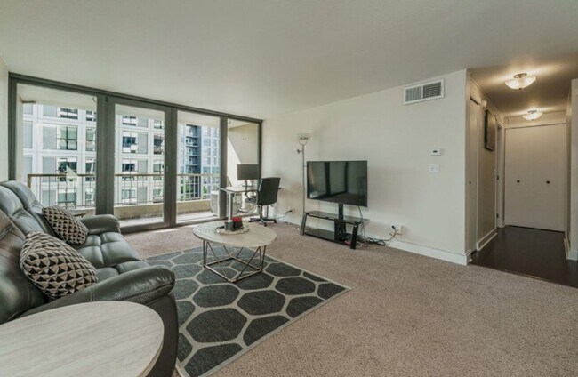 Foto del edificio - 1-Bedroom Condo on 14th floor of Harrison West - Corner Unit!