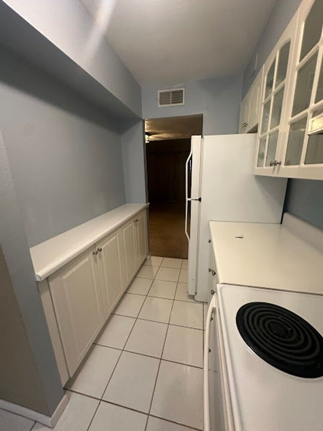 Building Photo - Townhome in Tallwood Oaks