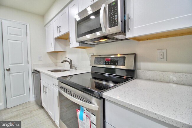 Foto del edificio - 87 Meadowlark Ave