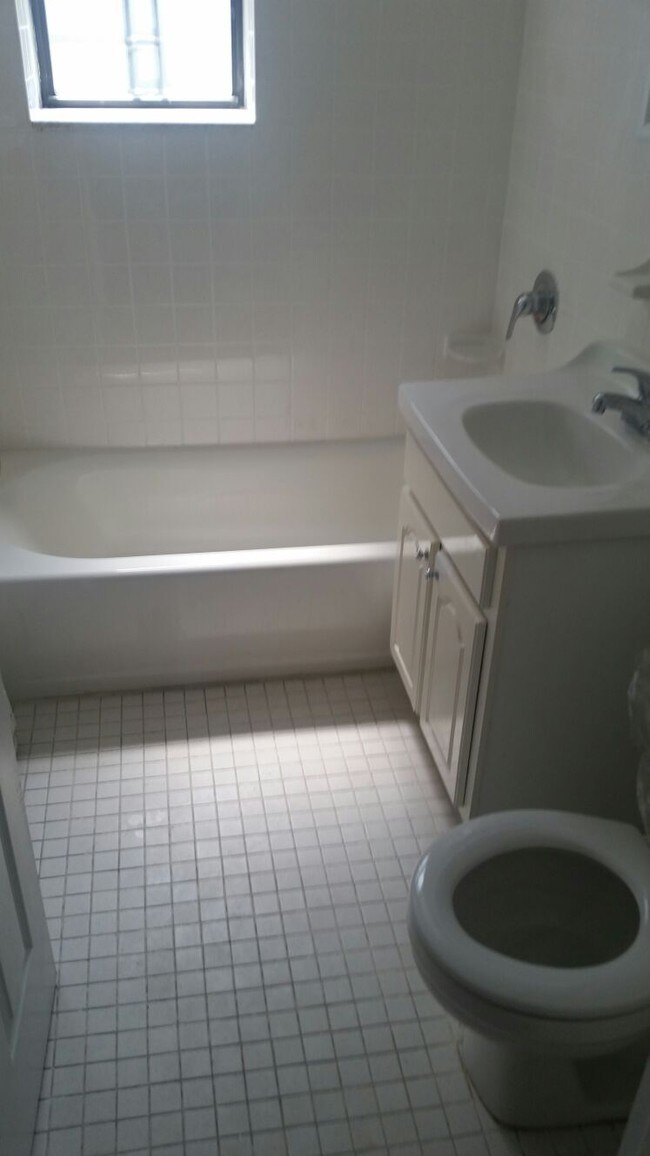 Building Photo - 1515 Saint Johns Pl