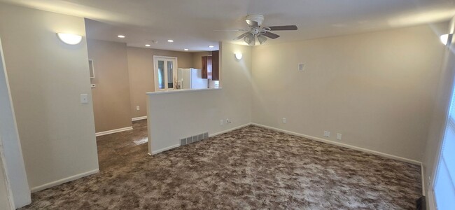 Foto del edificio - Clean and updated 2 bedroom w/ garage and ...