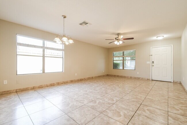 Foto del edificio - 2768 W San Carlos Ln