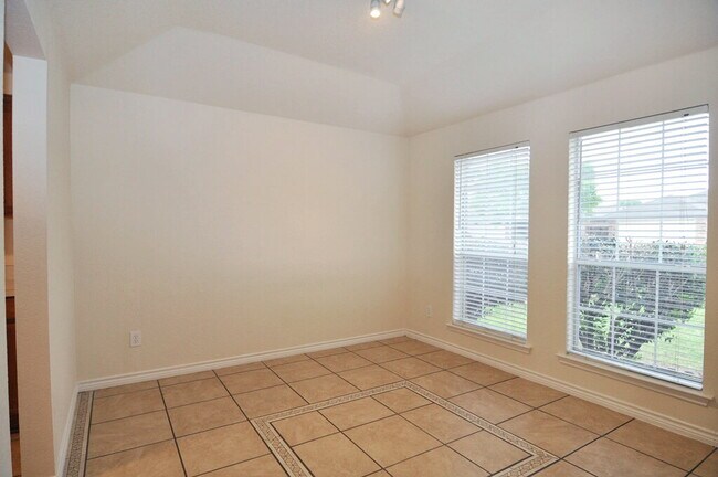Foto del edificio - "Warm And Welcoming 3-2-2 With Open Living In a Prime Location!"