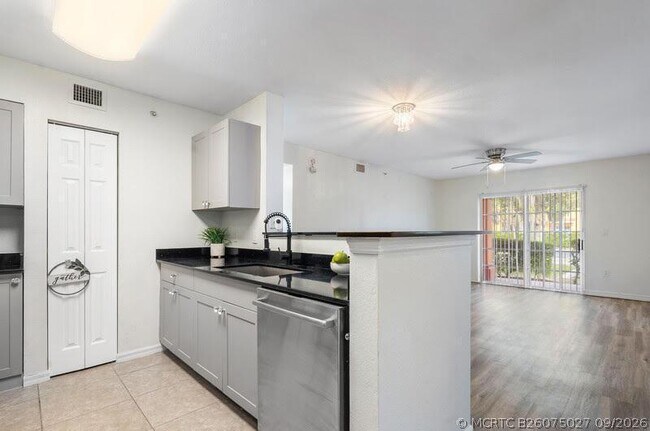 Building Photo - 6768 Heritage Grande