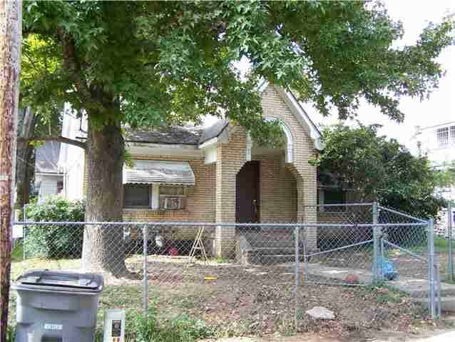 Primary Photo - 406 Oakcliff