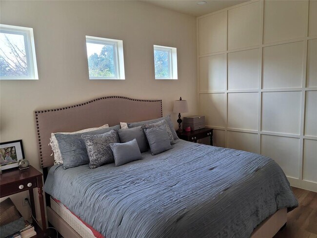 Foto del edificio - 1248 Lakeshore Dr