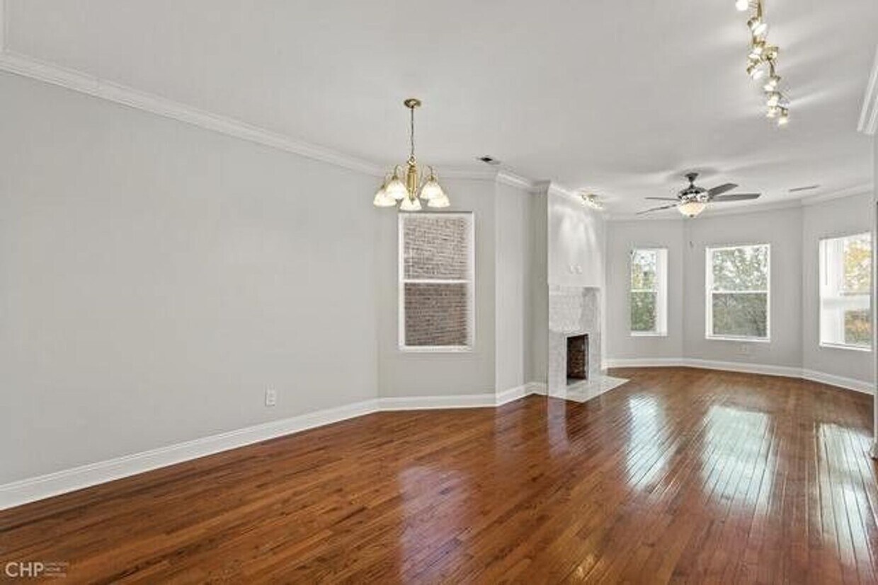 Foto principal - 6216 S Indiana Ave