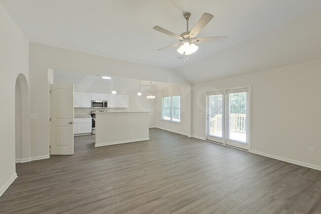 Foto del edificio - 804 Dunvegan Dr