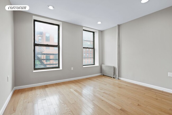 Building Photo - 723 11th Ave