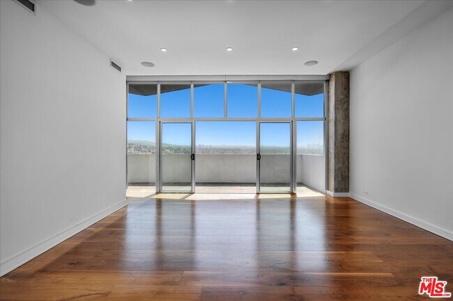 Building Photo - 1155 N La Cienega Blvd