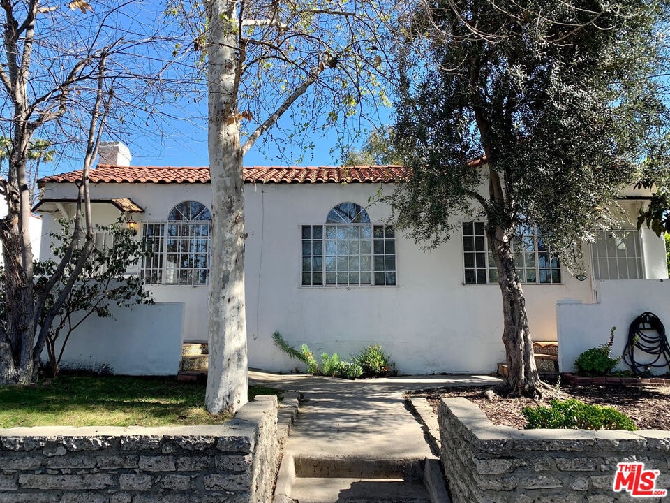 Primary Photo - 532 N Poinsettia Pl