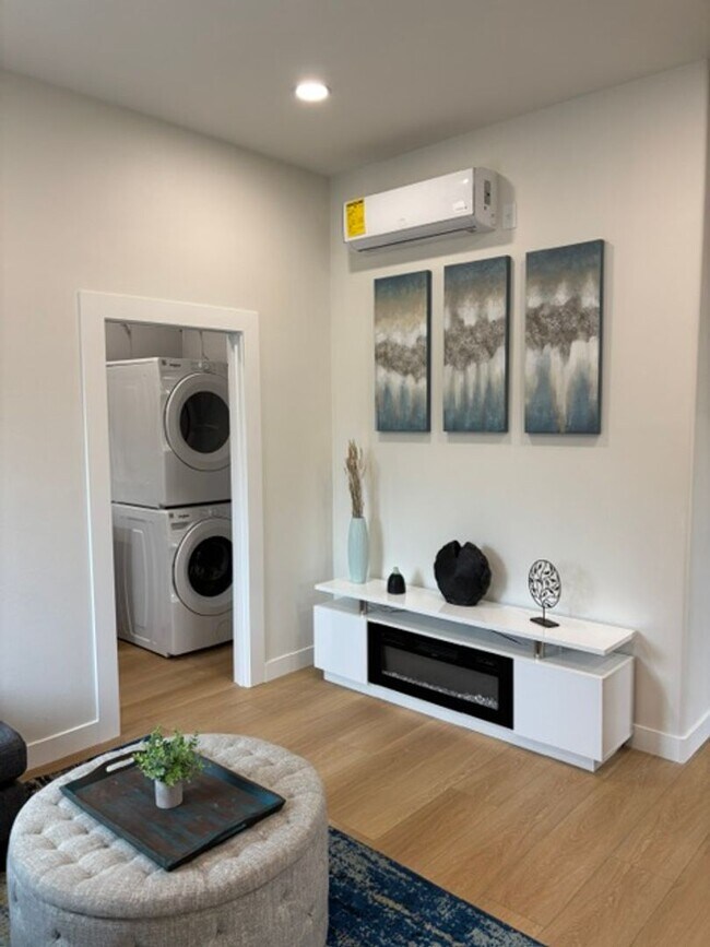 Building Photo - Brand New 2 Bed / 2 Bath ADU for Rent – Prime Oxnard Location