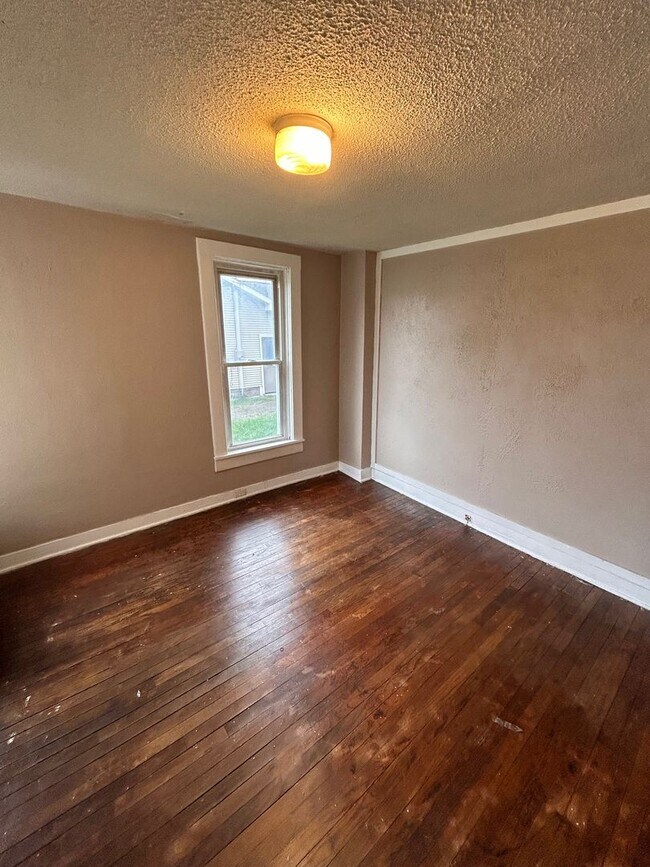 Foto del edificio - 526 E Eighth Street