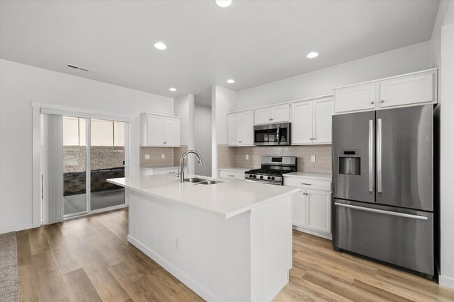 Building Photo - Eagle, ID – Spacious 3 Bedroom + Bonus Room