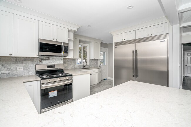 Building Photo - 207 Pomeroy Ave