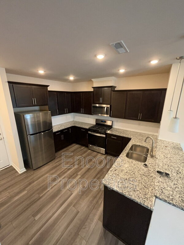 Foto del edificio - 305 Ribbon Rail St