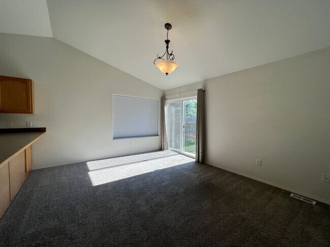 Foto del edificio - $2,800 | 3 Bed 2 Bath Home in Pleasantview!