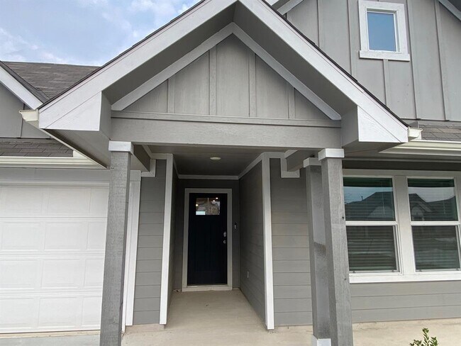 Building Photo - 123 Sweetwater Crk Ln