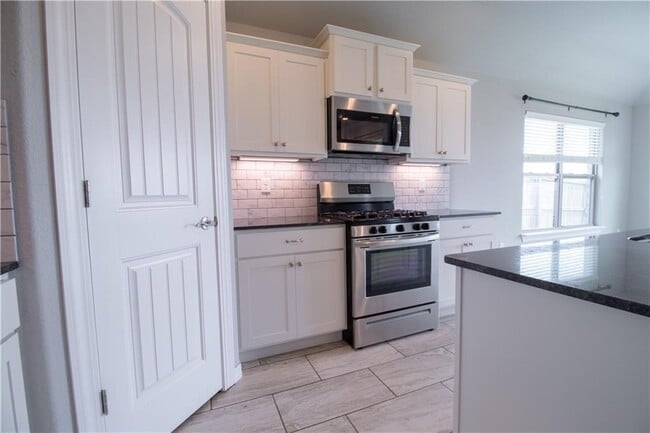 Building Photo - 1220 Gardenia St