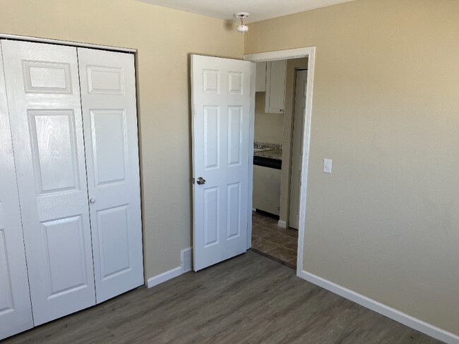 Foto del edificio - 810 Yucca Dr