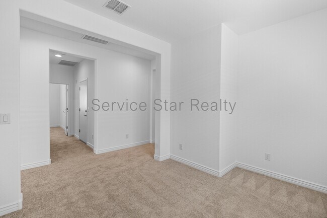 Building Photo - 10165 W Vale Dr
