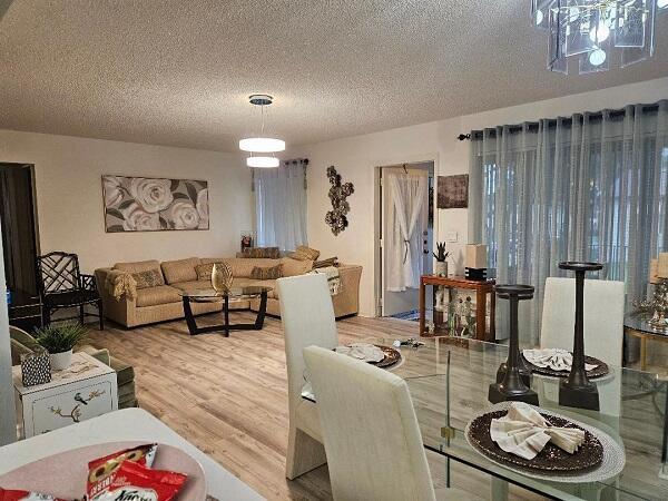Foto del edificio - 105 Lake Pine Cir