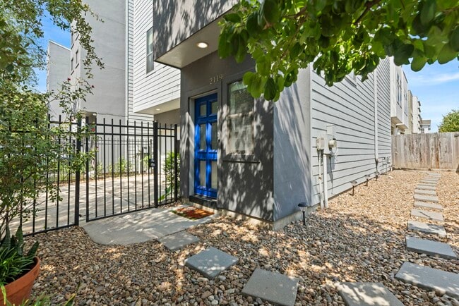 Building Photo - 2119 Hadley St